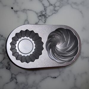 Nordic Ware - Cute Cupcake Pan - Cast Aluminum - Giant Cupcake - 6 Cup